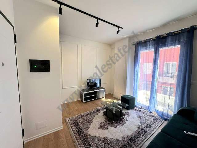 Apartament 1+1 me qira ne rrugen David Selenica ne Tirane.
Apartamenti pozicionohet ne katin e 3 te